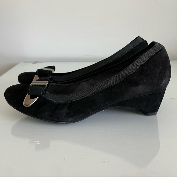 Stuart Weitzman Black Suede Bow Wedge Pump Shoes Size 6.5 - Picture 4 of 12